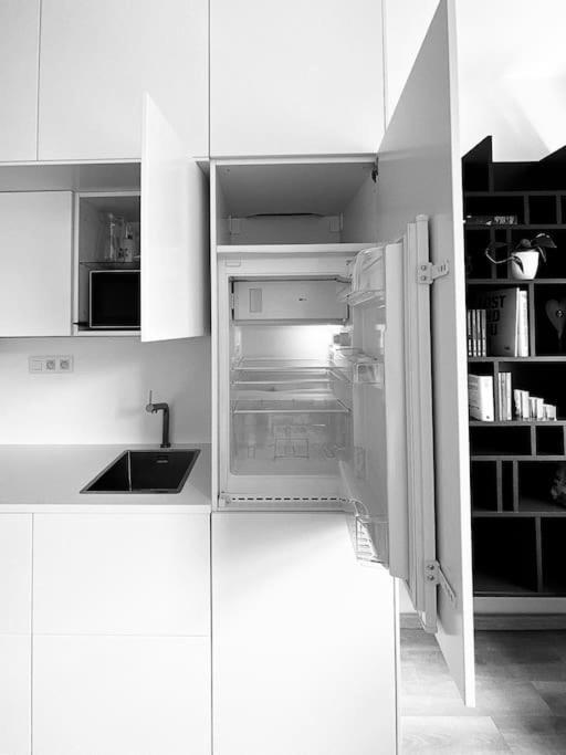 New Studio In Quiet Part Of The City Center Bratislava Buitenkant foto